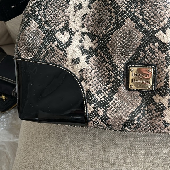Dooney & Bourke shoulder snake skin and patent leather - Picture 5 of 17